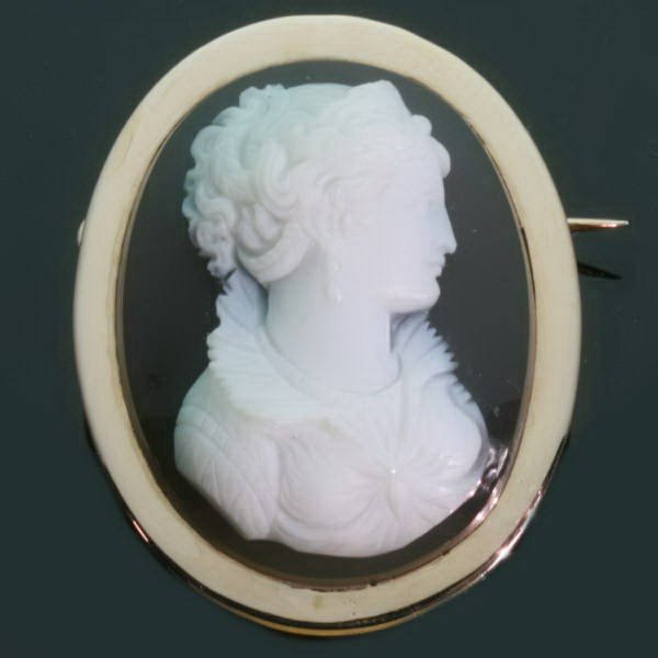 French Victorian hard stone cameo brooch pendant from the antique jewelry collection of www.adin.be
